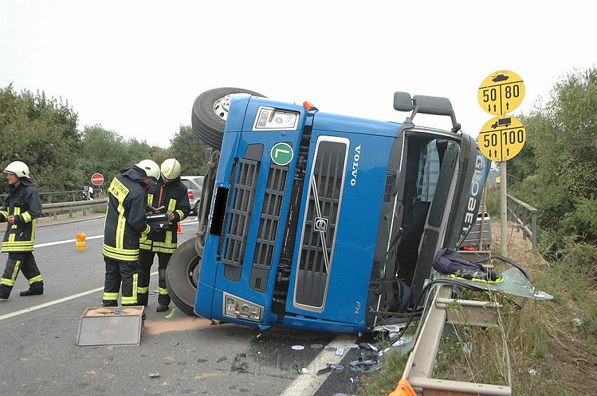 VU LKW umgekippt Kerkraderstr Fotos Fuchs P27.jpg